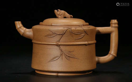 A DUAN MUD CARVED BAMBOO PATTERN ZISHA POT