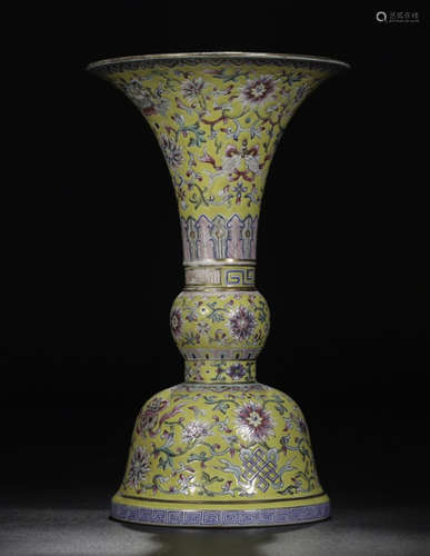 A YELLOW GLAZE WRAPPED FLORAL PATTERN GU VASE