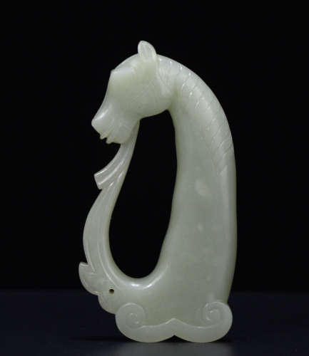 A HETIAN JADE CARVED HORSE HEAD SHAPED SHANK