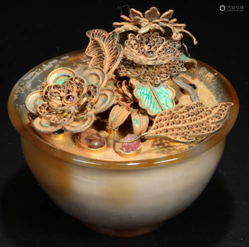 AN AGATE CARVED GILT SILVER FILIGREE BONSAI