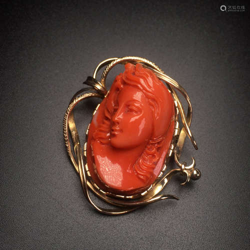 A 18K GOLD WITH CAMEO CORAL CARVED BROOCH