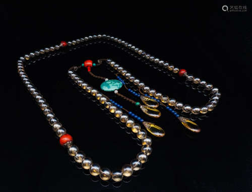 A CRYSTAL CASTED BEADS STRING NECKLACE