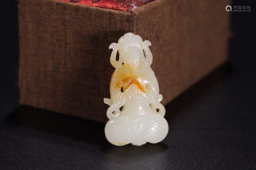 A HETIAN JADE CARVED GUANYIN SHAPED PENDANT