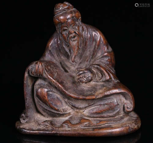 A CHENXIANG WOOD CARVED FIGURE PENDANT