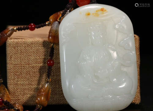 A HETIAN JADE CARVED GUANYIN PATTERN PENDANT
