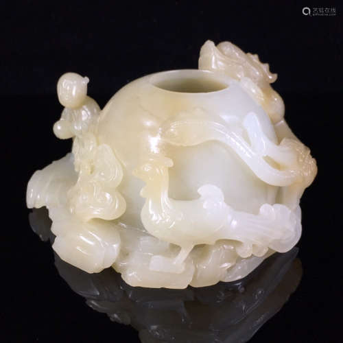 A HETIAN JADE CARVED DRAGON SHAPED PEN WASHER