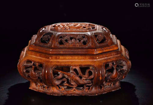 A BAMBOO CARVED HOLLOW FIGURE PATTERN CENSER