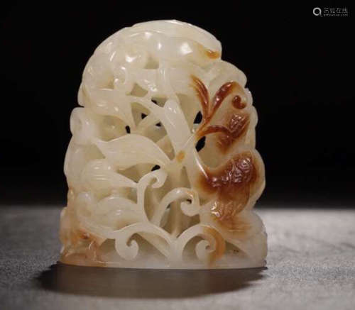 A HETIAN JADE CARVED PLANT SHAPED PENDANT