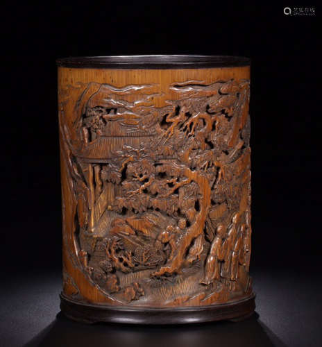 A BAMBOO CARVED CHARACTER PATTERN PEN HOLDER