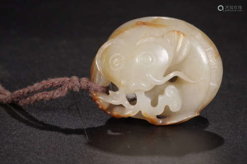 A HETIAN JADE CARVED CATFISH SHAPED PENDANT