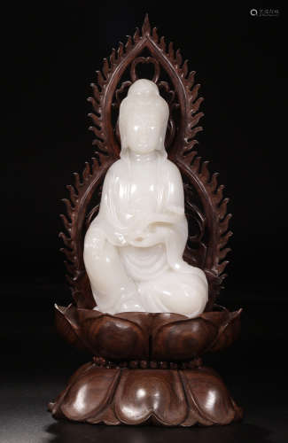 A HETIAN WHITE JADE CARVED GUANYIN SHAPED BUDDHA