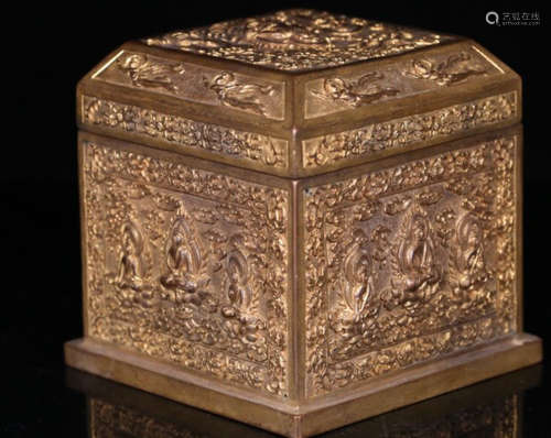 A GILT BRONZE CASTED BUDDHA PATTERN SQUARE BOX