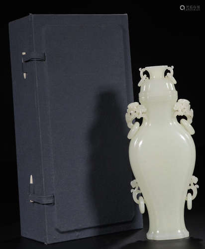 A QING DYNASTY HETIAN JADE WITH FLXIBLE EARS VASE