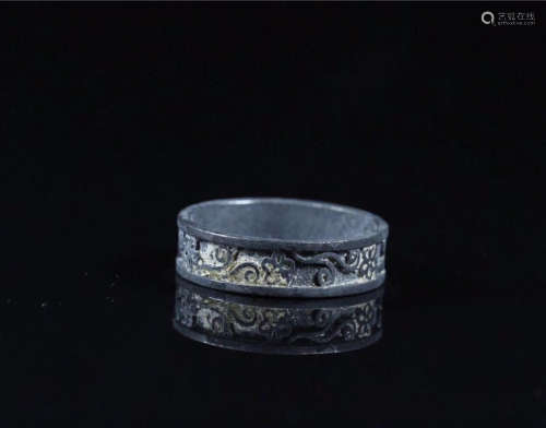 A MING DYNASTY SILVER RING