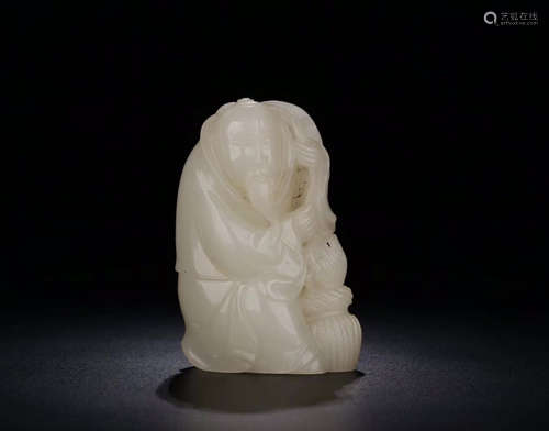 A HETIAN JADE FISHING FIGURE ORNAMENT