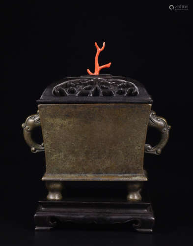 A BRONZE WITH BEAST PATTERN EAR & CORAL TOP CENSER