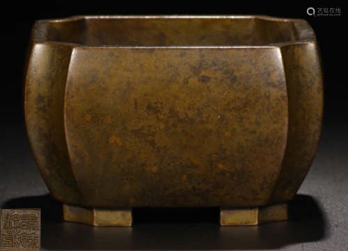 A QING DYNASTY BRONZE SQUARE CENSER