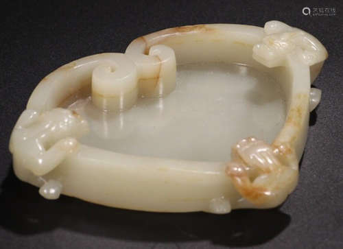 A HETIAN JADE SHAPE HEART & CARVED DRAGON PATTERN PEN WASHER