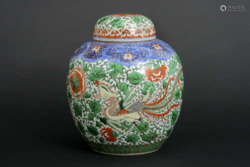 Antieke Chinese gedekselde gemberpot in porselein met een Famille Verte-decor decor [...]