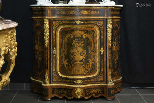 FRANKRIJK - ca 1850/70 Napoleon III-meubel met gegalbeerde zijkanten en dubbel [...]