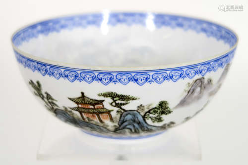 Mooie Chinese bowl in gemerkt (eierschaal)porselein met een fijngeschilderd [...]