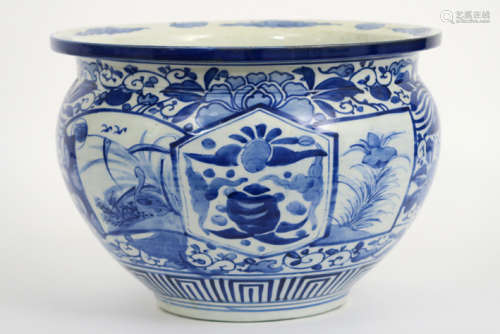 Antieke Japanse cachepot in porselein met blauwwit decor - diameter en hoogte :33 [...]