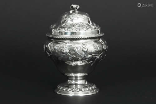 WILLIAM PITTS & JOS PREEDY achttiende eeuwse gedekselde theedoos in massief zilver, [...]