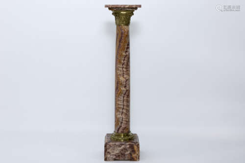 Antieke piédestalle in rode marmer en brons - hoogte : 116 cm - - antique [...]
