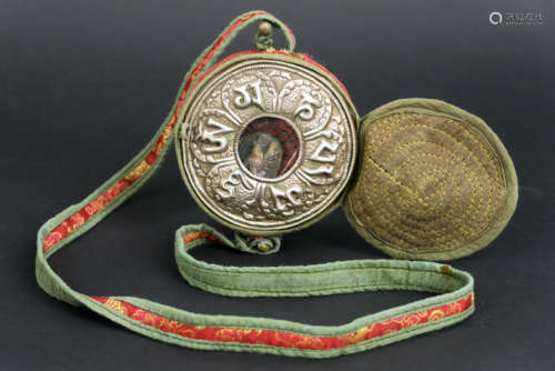 Tibetaanse (reis)ghau in zilver en koper - diameter : 11 cm - met draagzakje - [...]