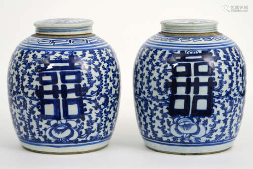 Paar Chinese gemberpotten in porselein met blauwwit decor - hoogte : 26,5 cm - [...]