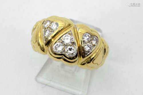 Ring in geelgoud (18 karaat) met corpus met hartvormen, waarvan er drie bezet zijn [...]