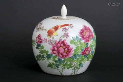 Chinese gemberpot in porselein met polychroom bloemen- en vogeldecor - hoogte : 22 [...]