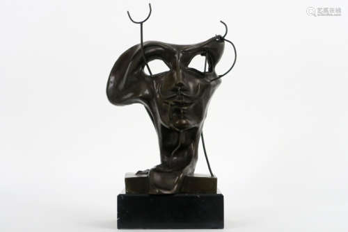 20ste eeuwse sculptuur in brons met een surrealistische compositie : 