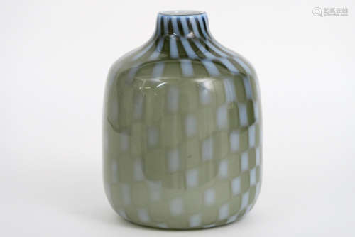 Mooie 20 ste eeuwse Venetiaanse design vaas in Murano-glas met een ingelegd, [...]