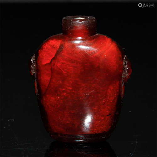 CHINESE CARVED NATURAL AMBER SNUFF BOTTLE