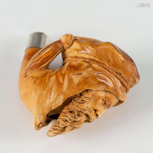 CARVED MEERSCHAUM PIPE, BEARDED MAN IN COIF