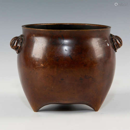 CHINESE BRONZE URN WITH RELIEF HANDLES