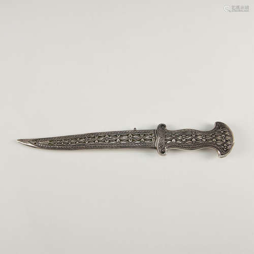 TURKISH YATAGAN DAGGER WITH INTAGLIO HANDLE AND SHEATH