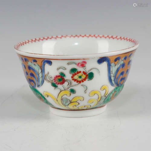 CHINESE PORCELAIN TEACUP WITH GILT AND POLY CHROME BODY DECORATION