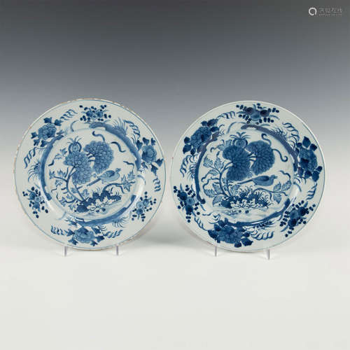 TWO NON MATCHING CHINESE BLUE & WHITE PORCELAIN PLATES