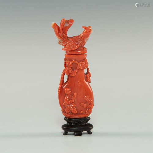 CHINESE RED CORAL SNUFF BOTTLE WITH LID