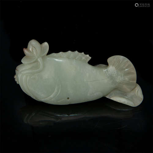 ANTIQUE CHINESE JADE GROUPING, FISH AND LOTUS