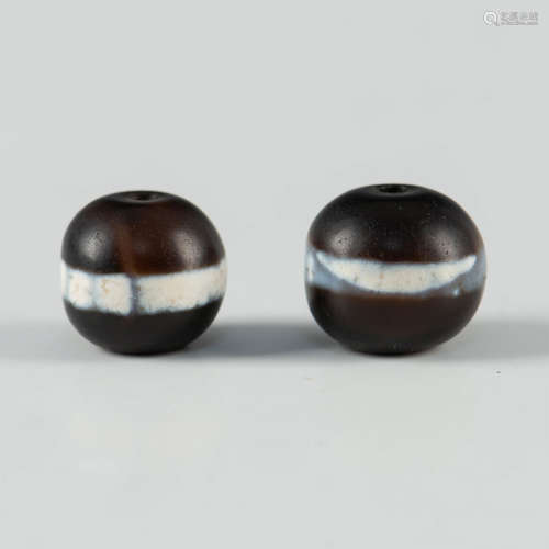 LOT OF TWO TIBETAN DZI BEADS