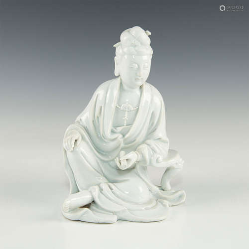 CHINESE PORCELAIN BLANC DE CHINE SEATED GUANYIN 20TH CENTURY