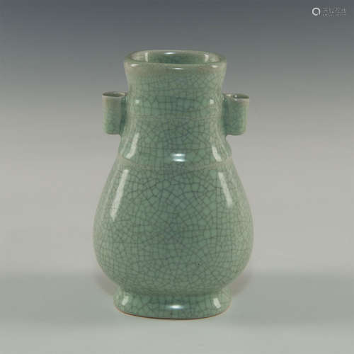 CHINESE CELADON JADE GLAZE VASE