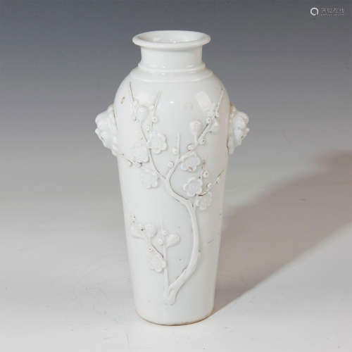 CHINESE BLANC DE CHINE DEHUA PORCELAIN VASE WITH DRAGON