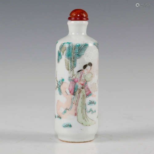 CHINESE ROULEAU FORM PORCELAIN SNUFF BOTTLE WITH MARK