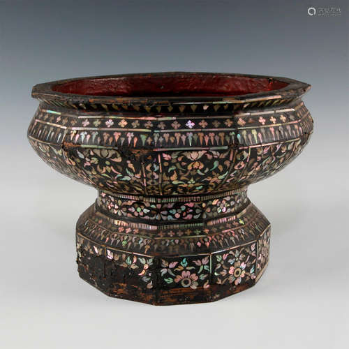 BURMESE LACQUERED WOODEN COMPOTE