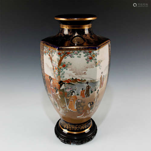 LARGE JAPANESE VASE WITH GILT AND COBALT