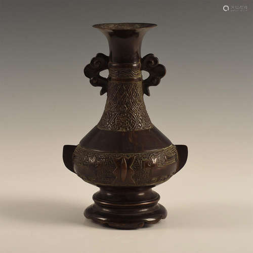 ANTIQUE TRADITIONAL CHINESE BRONZE VASE